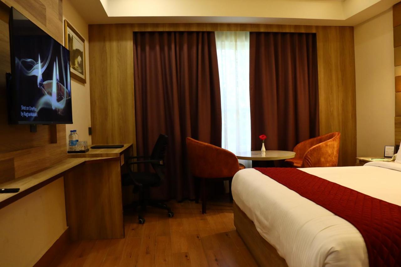 Capital Park Residency Hotel Thiruvananthapuram Exterior photo